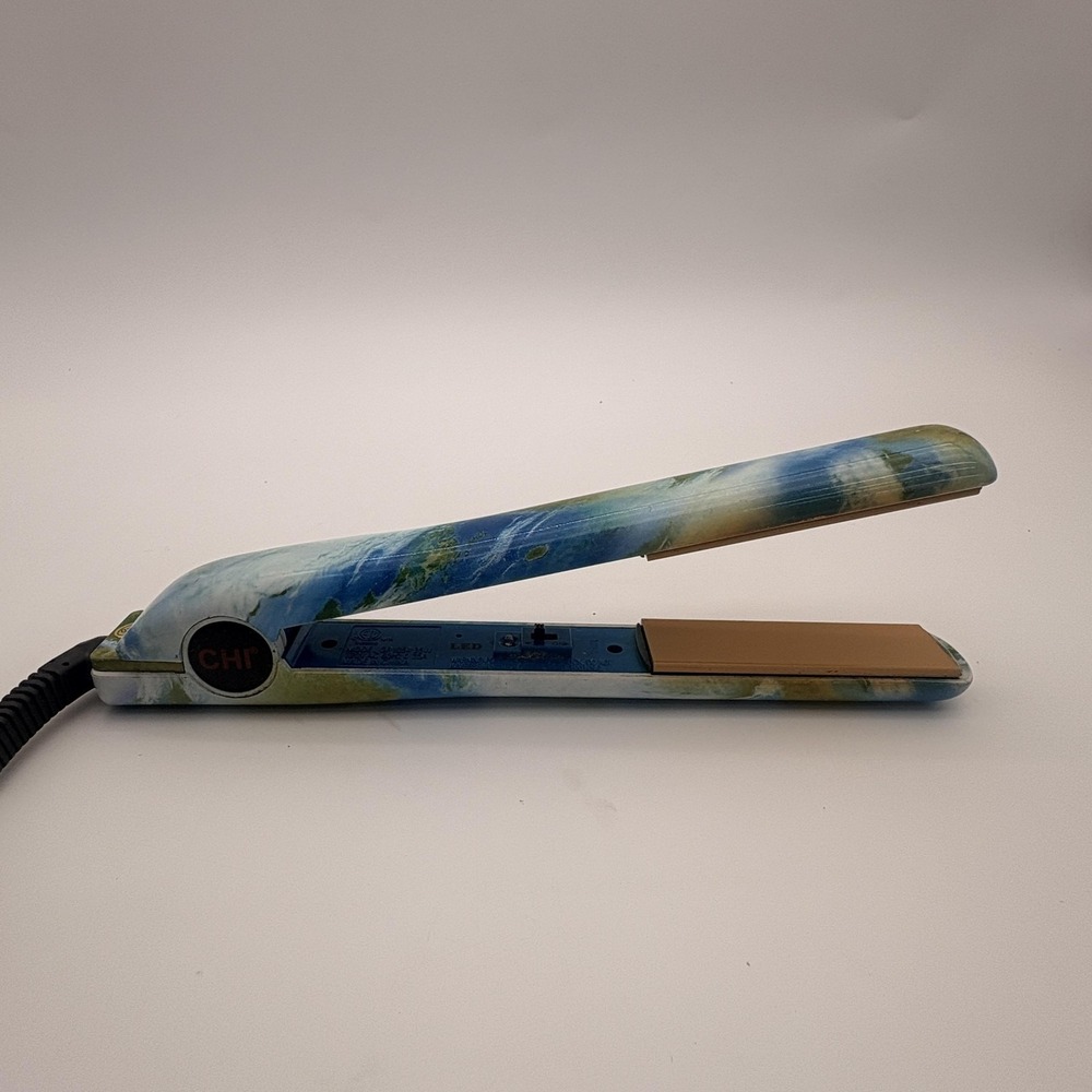 CHI Flat Iron Ceramic Plates Model GF1055 LED Multicolor 35W For Women Hair
